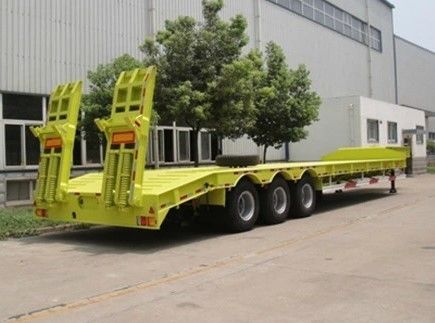 60T Max Payload Q345B/T700L remorque à lit bas pour excavatrice et machines durables