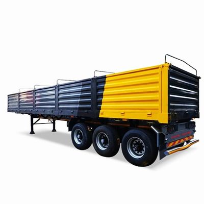 Semi-remorque pour le transport de marchandises en vrac avec paroi latérale haute et plusieurs essieux sur paroi latérale de chute