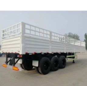 Semi-remorque à trois essieux de type plat, paroi latérale, clôture latérale, pour le transport de marchandises et de bétail