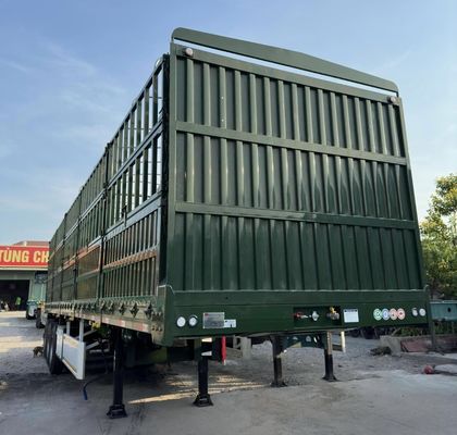 Trailers à clôture latérale à 3 ou 4 essieux pour le transport de marchandises et semi-remorques à clôture pour animaux