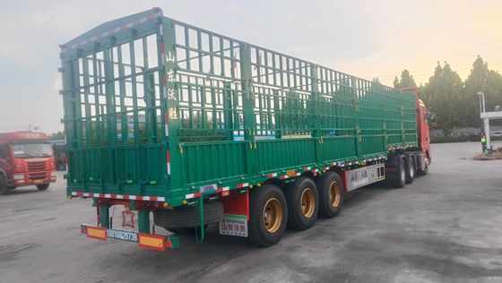 Semi-remorque à piquets en acier pour le transport du bétail et des légumes