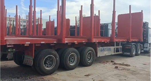 80T chargeur de bois ou de bûcher à planche semi-remorque à colonne latérale Suspension mécanique