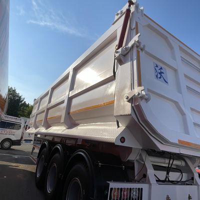 Camion à décharge arrière à 3 essieux à bascule pour la construction