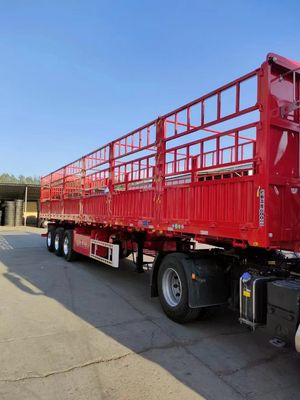 Semi-remorque à clôture multifonctionnelle à 3/4 essieux pour le transport d'animaux en vrac