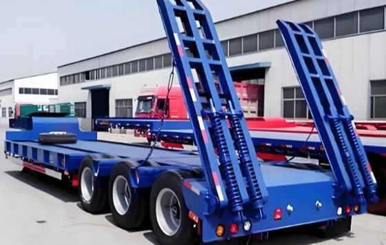 Chargeur à semitrailer à plat en acier personnalisable pour le transport d'équipements lourds