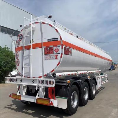 45 CBM pour le transport du carburant et de l'eau