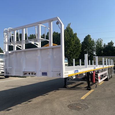 Semi-remorque à colonne latérale à plat conçue pour le transport de conteneurs en bois et en acier