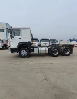 Sinotruk HOWO 6X4 à haute charge Tracteur à tête de camion à conduite à gauche pour le marché africain