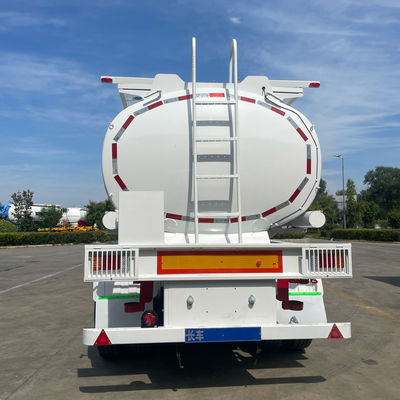 Exportation de trois semi-remorques à chariot-citerne à carburant à axes avec une charge utile maximale de 60000 kg et une jante 9,0-22.5