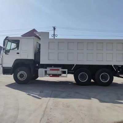 10 à 15 tonnes de poids total du véhicule Sinotruk Haowo Dump Truck 375 chevaux