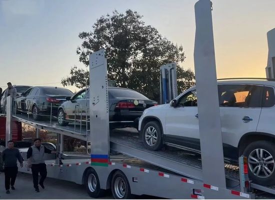 30000 kg Charge utile maximale Suspension aérienne Carrosserie à deux étages Semi-remorque pour le transport