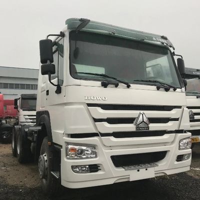 Le moteur de traction est équipé d'un moteur de traction à commande automatique.